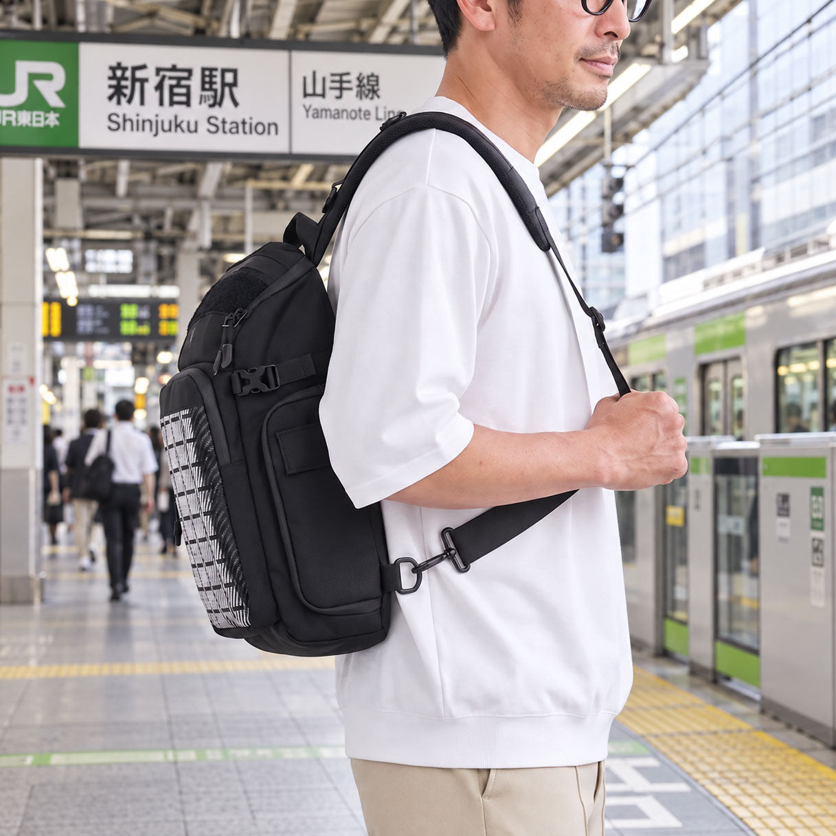 CREST SLING BAG