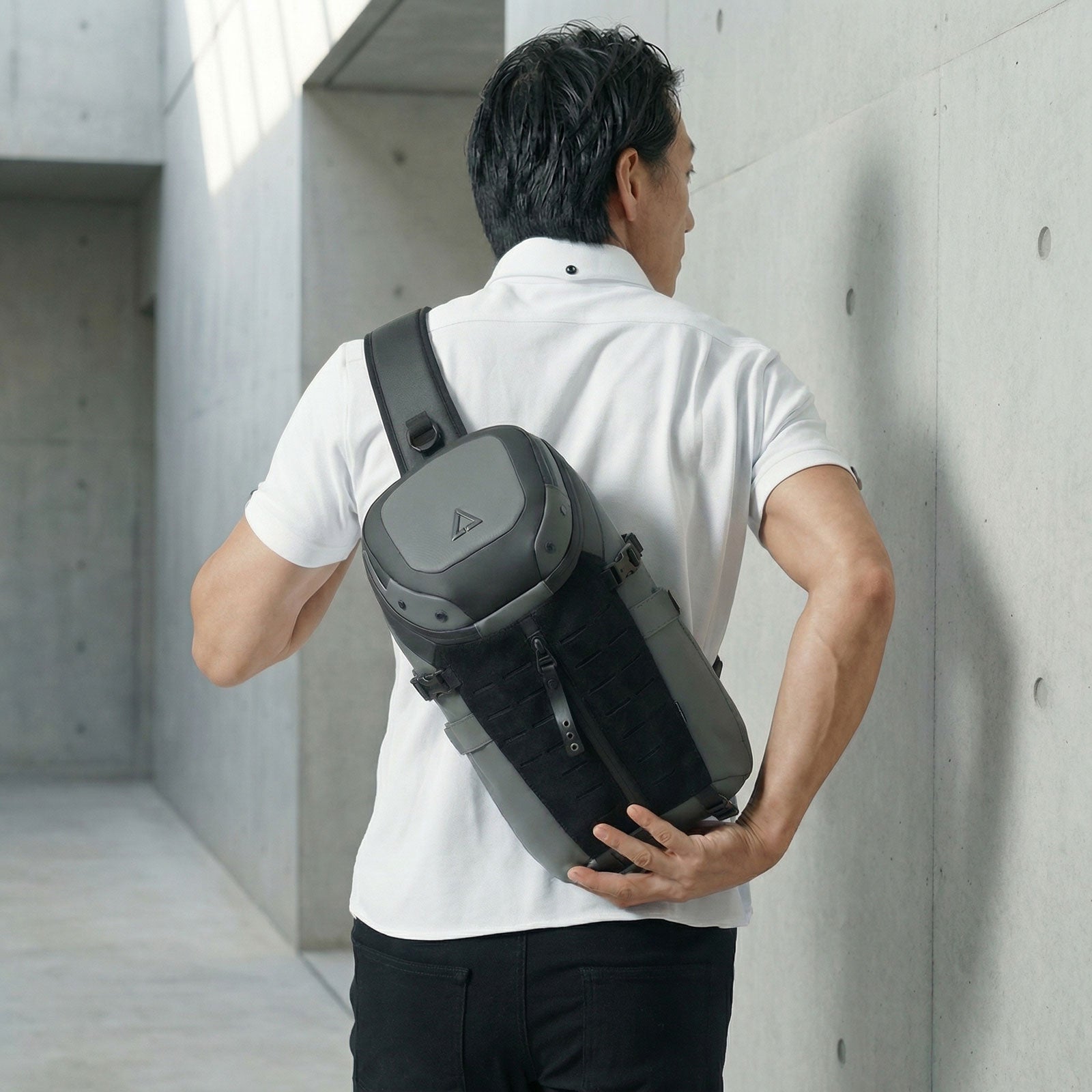 大容量】デルタ ボディバッグ by BRODERIK - Broderik