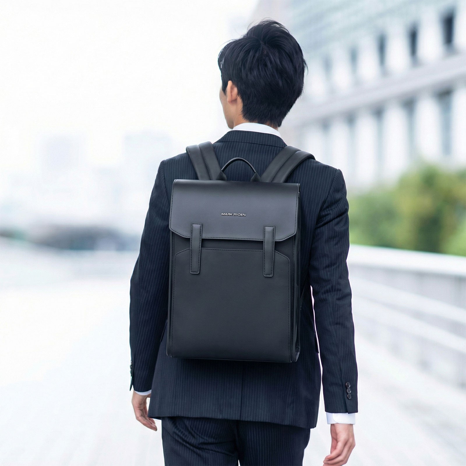 【極美品】Broderik York バックパック（ブラック） 磁石式バックル】ヨーク 軽量ビジネスリュック by BRODERIK - Broderik