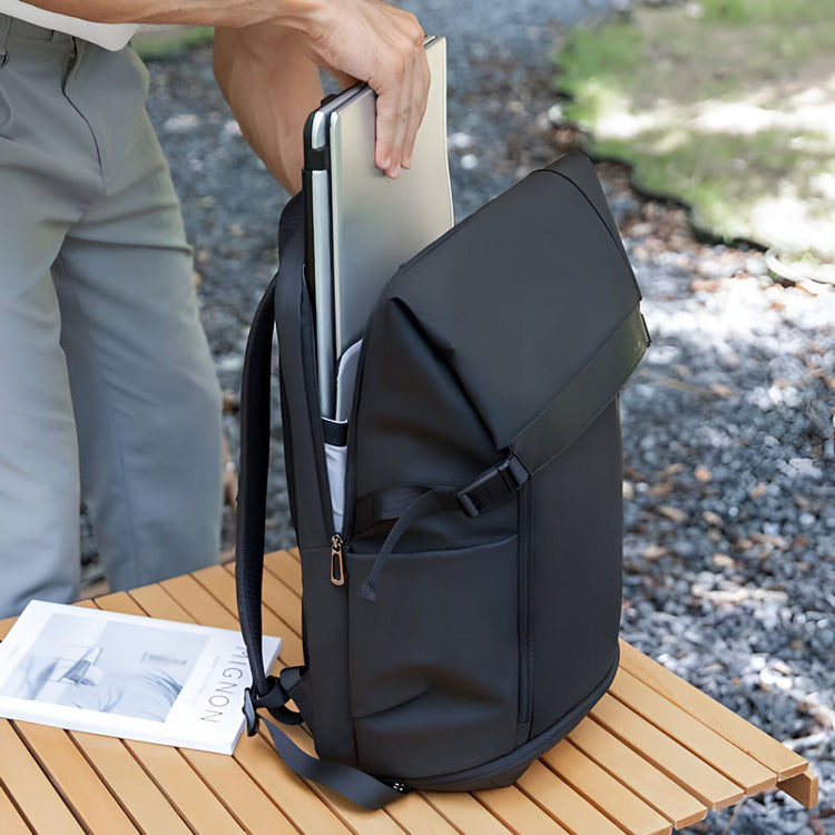 【特価セール】フラップトップ リュックメンズ 人気 おしゃれ ビジネスリュック おしゃれなフラップトップ】リズボン 通勤ビジネスリュック by